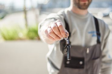 Locksmith near me hands over key